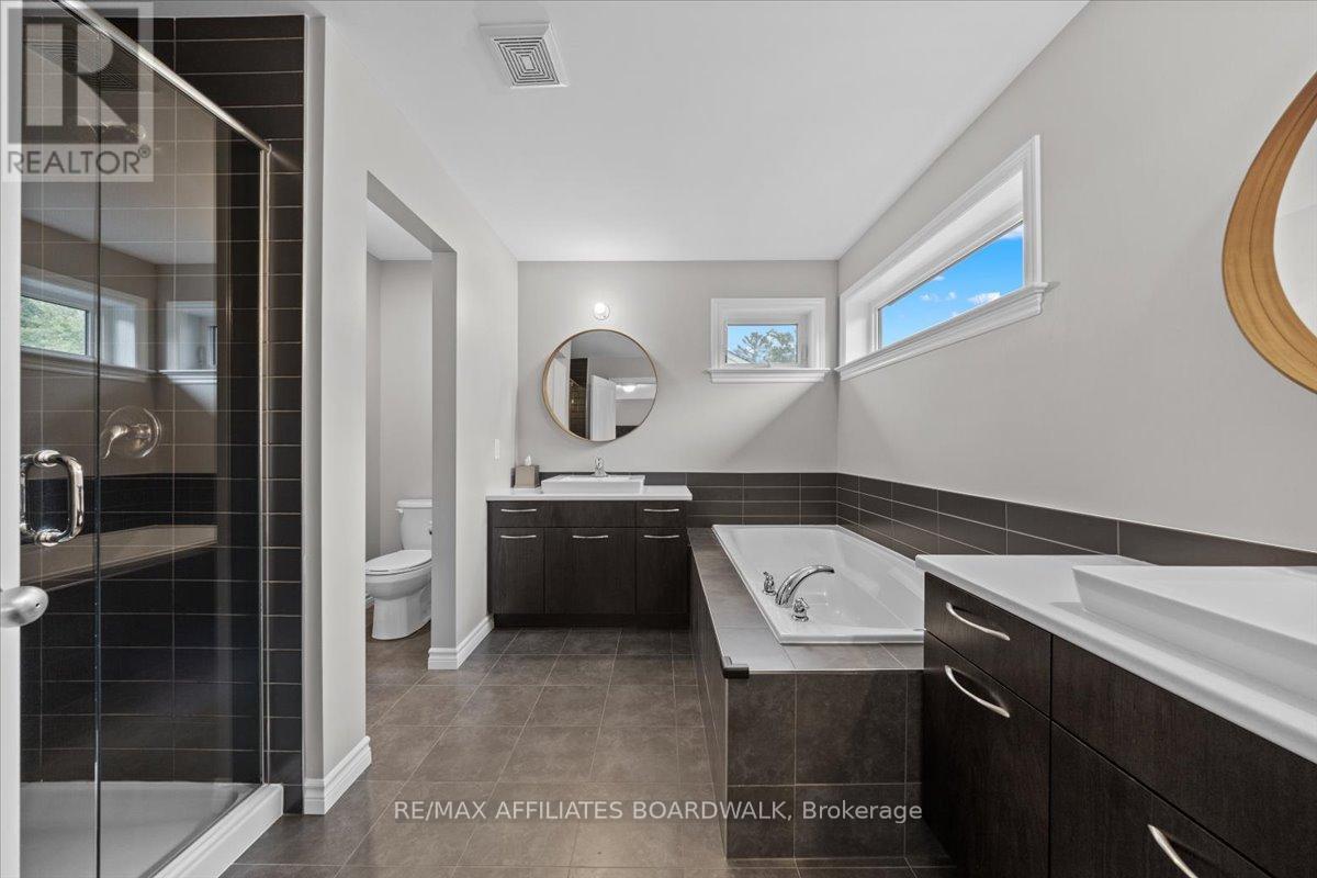 242 Escarpment Crescent, Ottawa, Ontario  K2T 0L6 - Photo 29 - X12218533