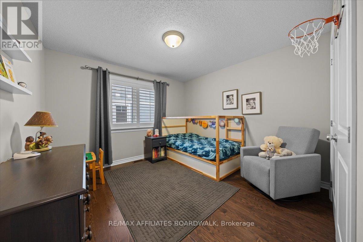 242 Escarpment Crescent, Ottawa, Ontario  K2T 0L6 - Photo 34 - X12218533