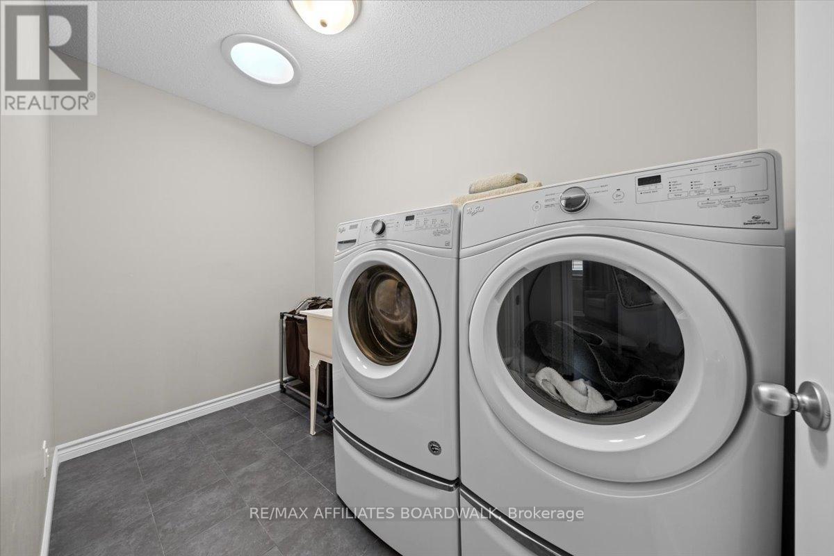 242 Escarpment Crescent, Ottawa, Ontario  K2T 0L6 - Photo 36 - X12218533