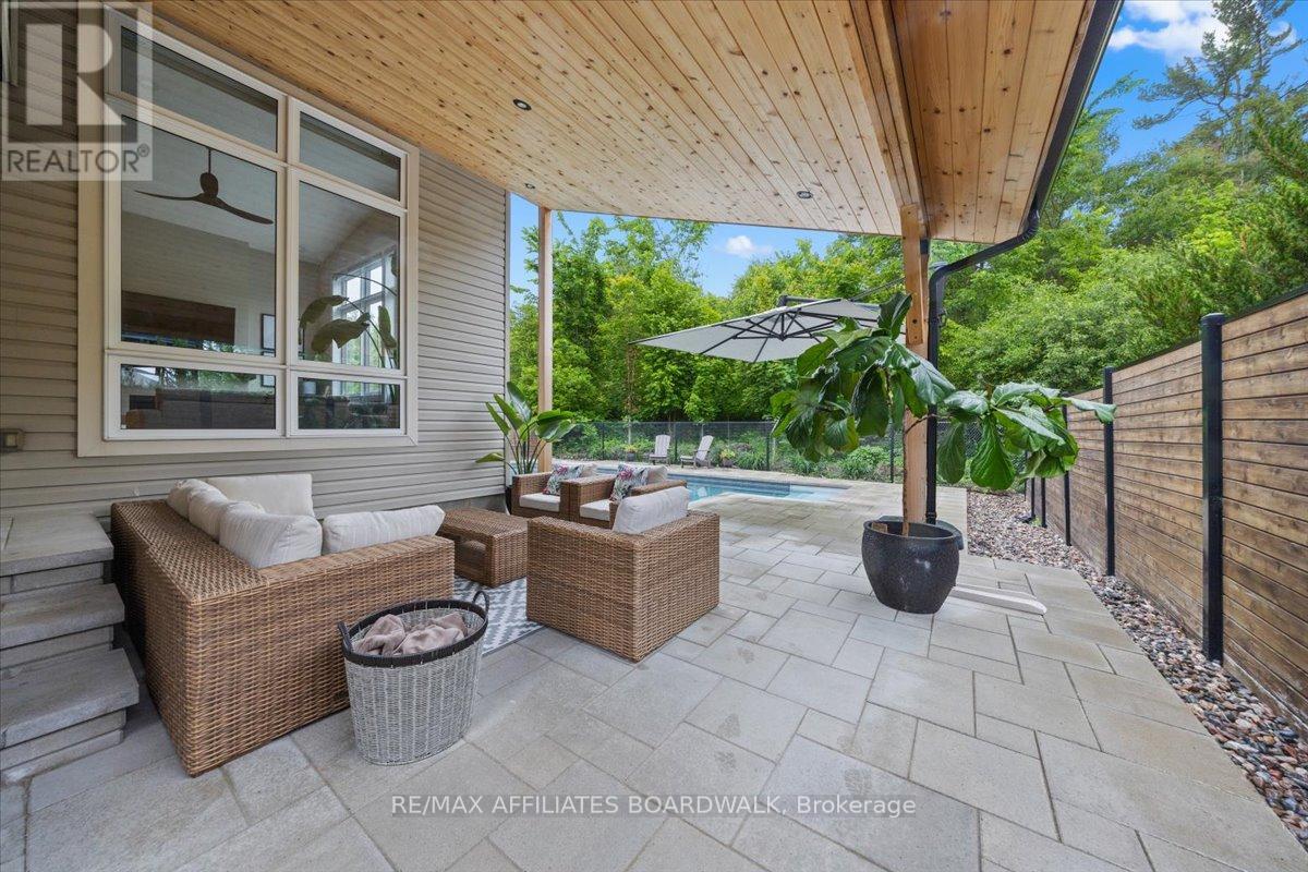 242 Escarpment Crescent, Ottawa, Ontario  K2T 0L6 - Photo 42 - X12218533