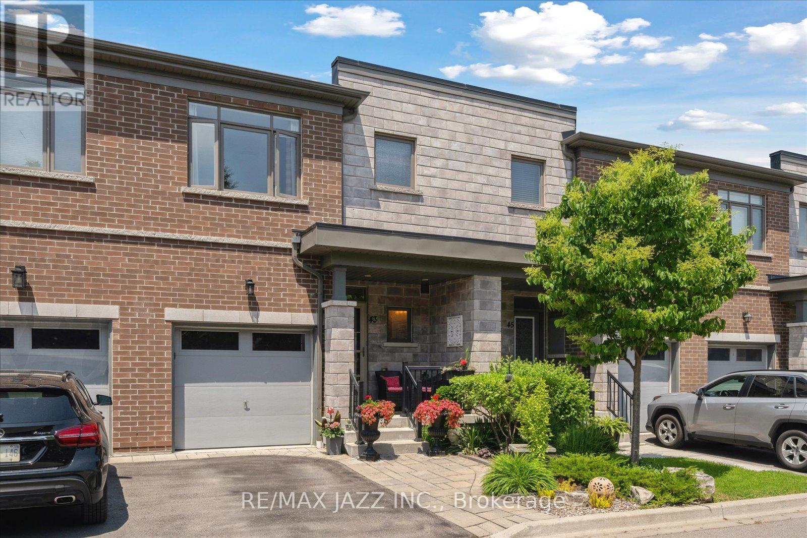 43 LONGSHORE WAY, Whitby, Ontario