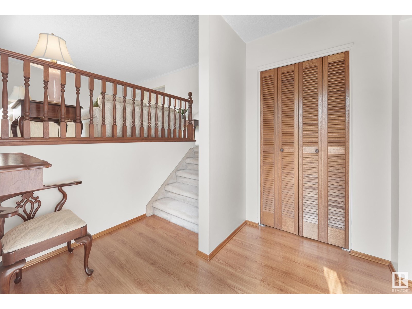 Property at 9228 52 ST NW image 3
