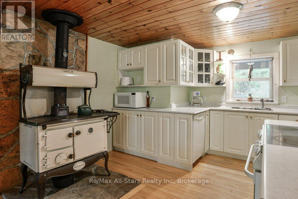1386 South Portage Road, Lake Of Bays, Ontario  P1H 2J6 - Photo 24 - X12212667