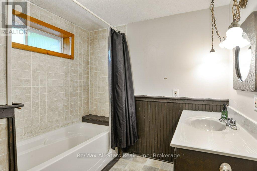 1386 South Portage Road, Lake Of Bays, Ontario  P1H 2J6 - Photo 36 - X12212667
