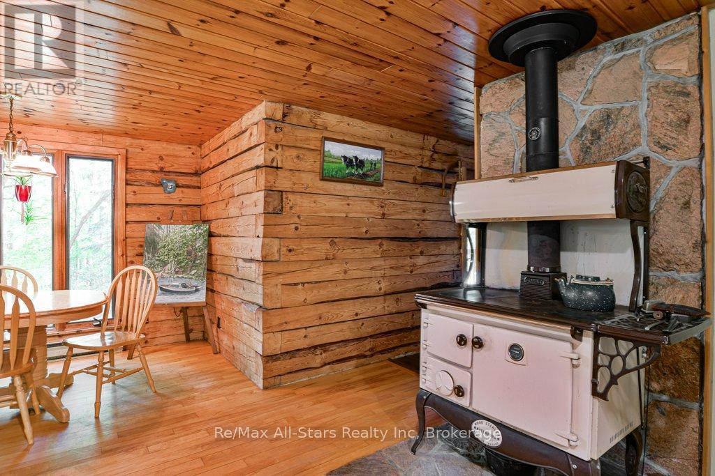 1386 South Portage Road, Lake Of Bays, Ontario  P1H 2J6 - Photo 23 - X12212667
