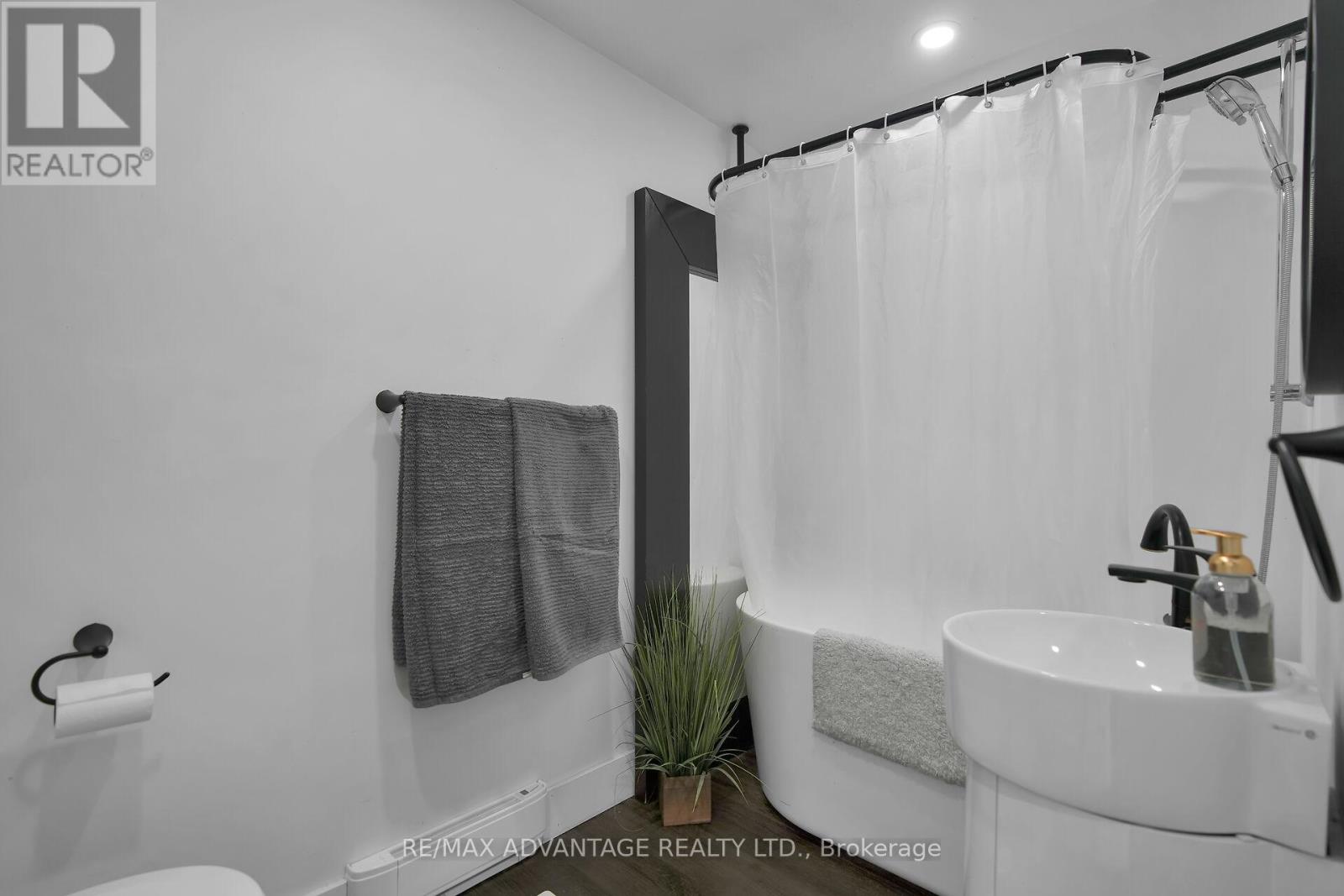 248 Borden Avenue, Central Elgin (Belmont), Ontario  N0L 1B0 - Photo 23 - X12218573