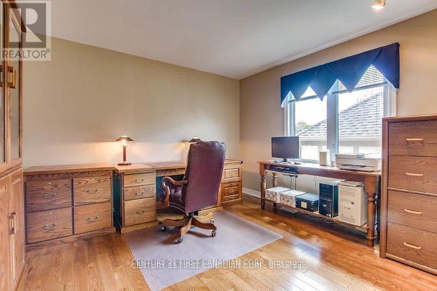 31 Glenridge Crescent, London North (North A), Ontario  N6G 4W5 - Photo 26 - X12218601