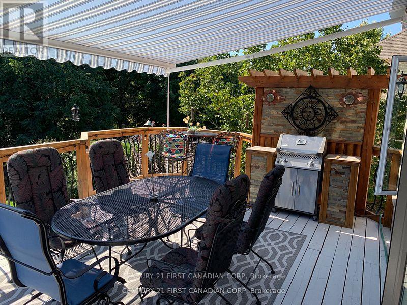 31 Glenridge Crescent, London North (North A), Ontario  N6G 4W5 - Photo 5 - X12218601
