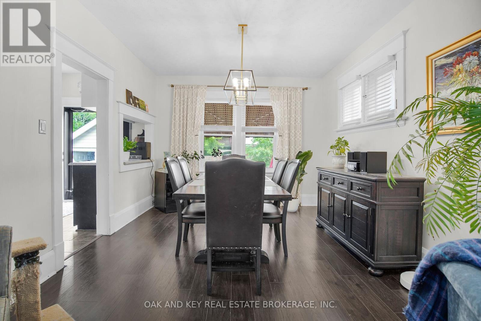 192 Ridout Street S, London South (South F), Ontario  N6C 3X9 - Photo 11 - X12218695