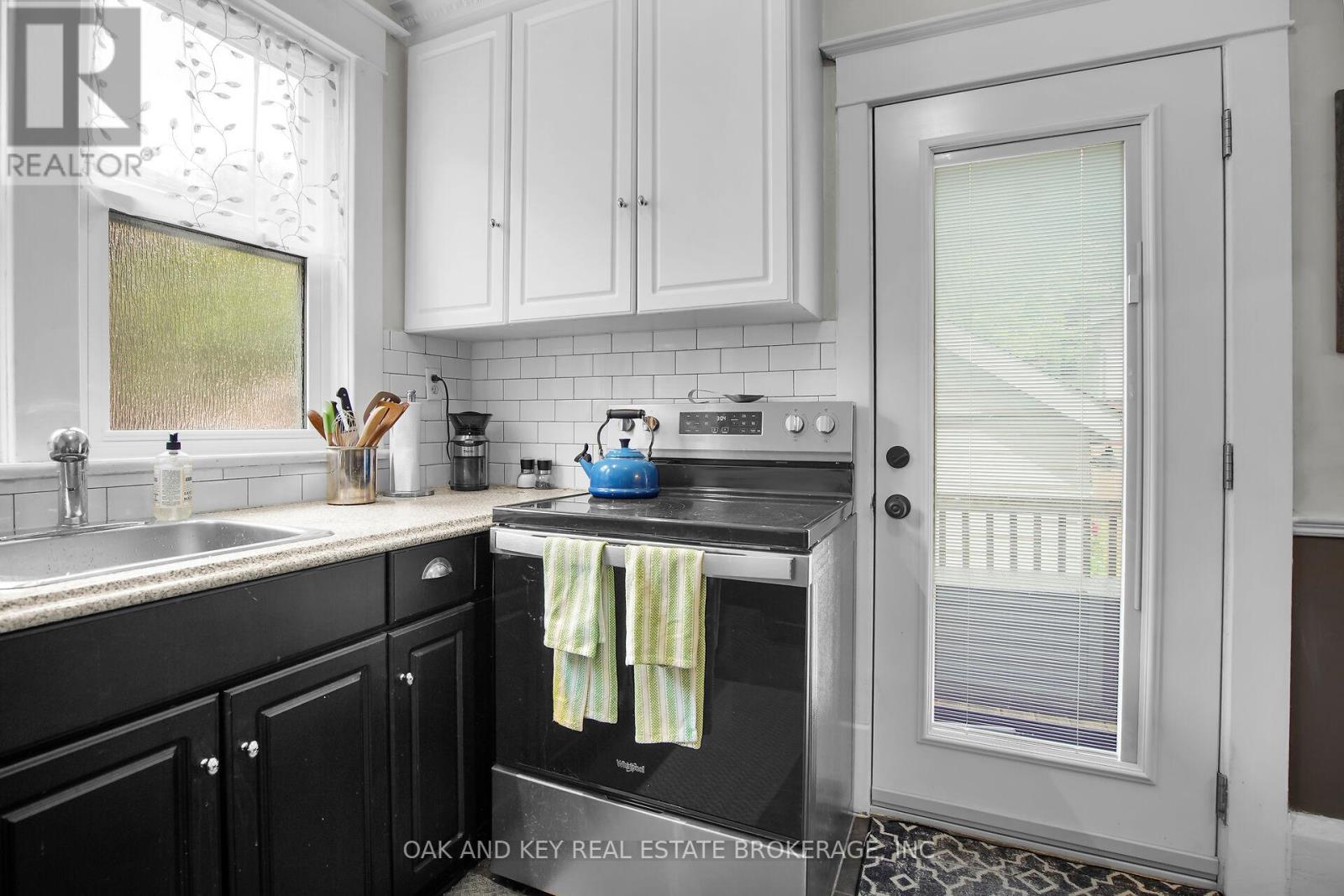 192 Ridout Street S, London South (South F), Ontario  N6C 3X9 - Photo 16 - X12218695