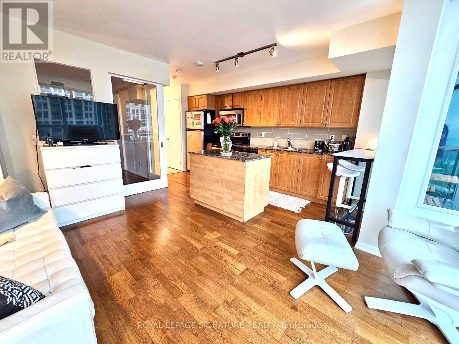1103 - 215 Fort York Boulevard, Toronto, Ontario  M5V 4A2 - Photo 3 - C12218572