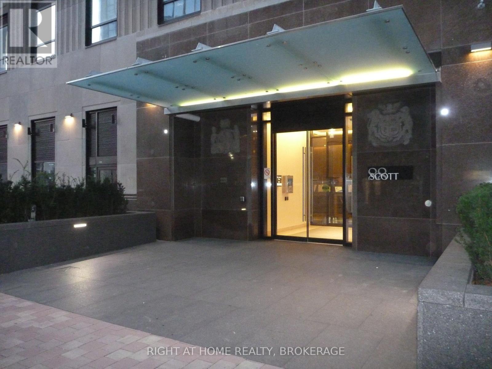 1506 - 88 Scott Street, Toronto, Ontario  M5E 0A9 - Photo 1 - C12218590