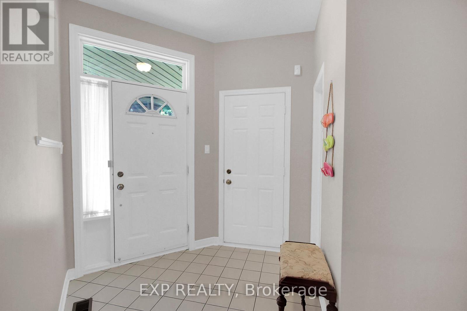 85 Astoria Crescent, Ottawa, Ontario  K2G 6E7 - Photo 4 - X12212525