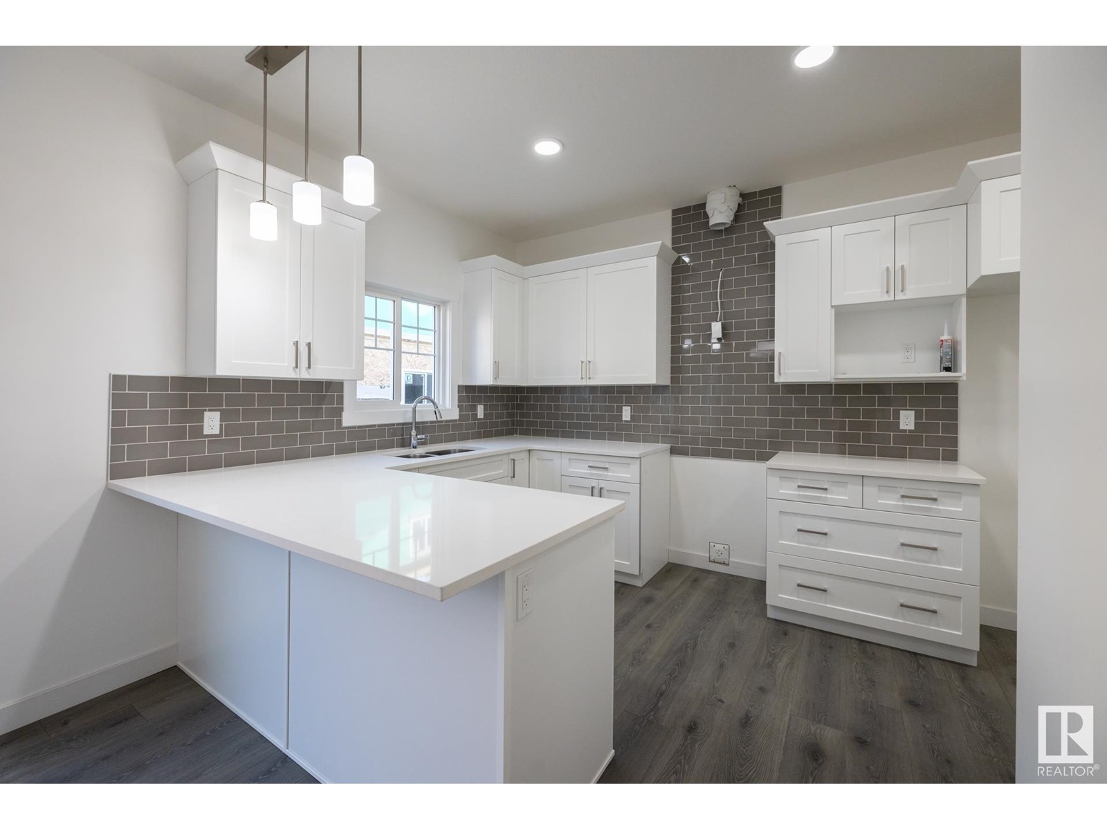 Property at 4709 HAWTHORN LN SW image 3