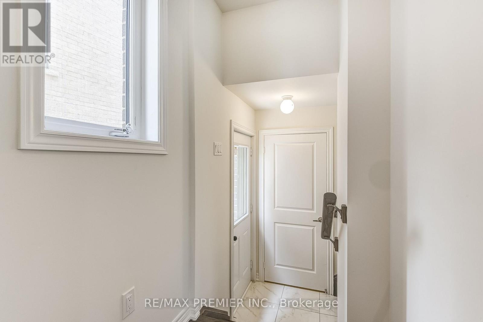 1274 Talisman Manor, Pickering, Ontario  L1X 0R7 - Photo 8 - E12218538