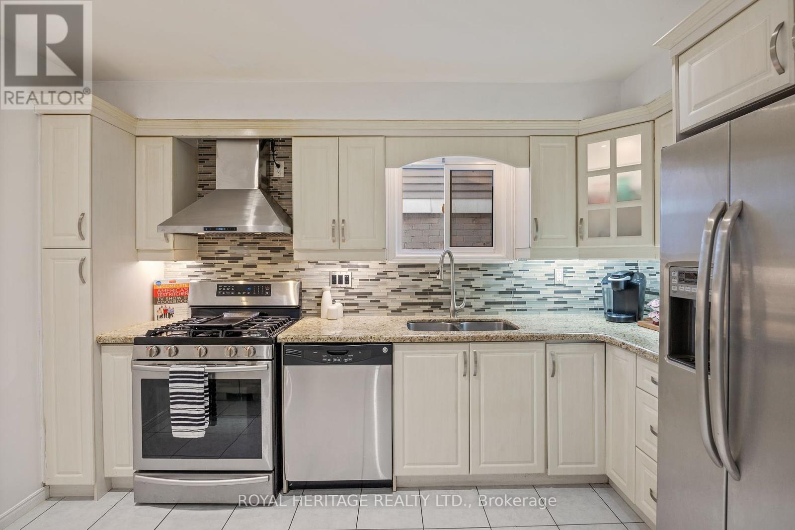109 Plumrose Pathway, Toronto, Ontario  M1B 4B6 - Photo 13 - E12218552