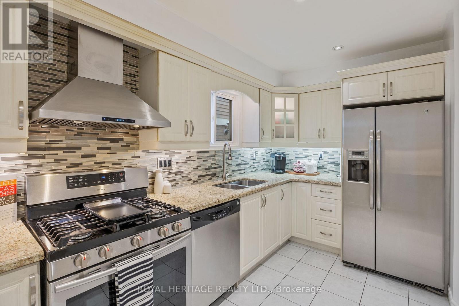 109 Plumrose Pathway, Toronto, Ontario  M1B 4B6 - Photo 14 - E12218552