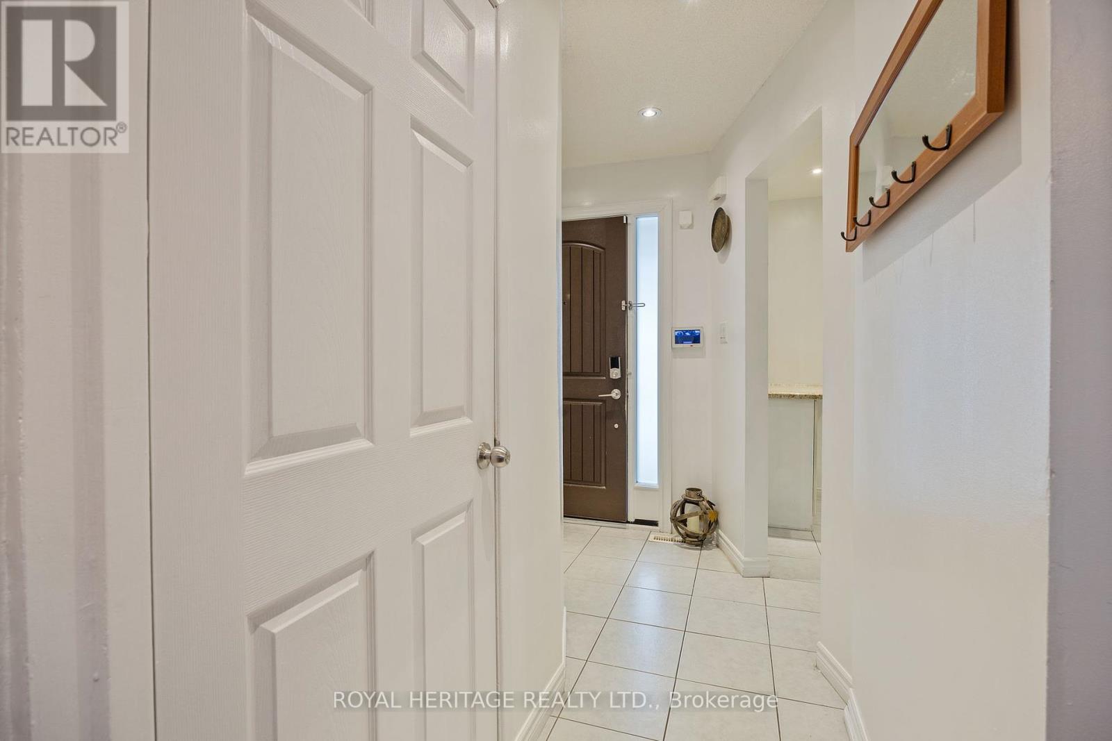 109 Plumrose Pathway, Toronto, Ontario  M1B 4B6 - Photo 6 - E12218552