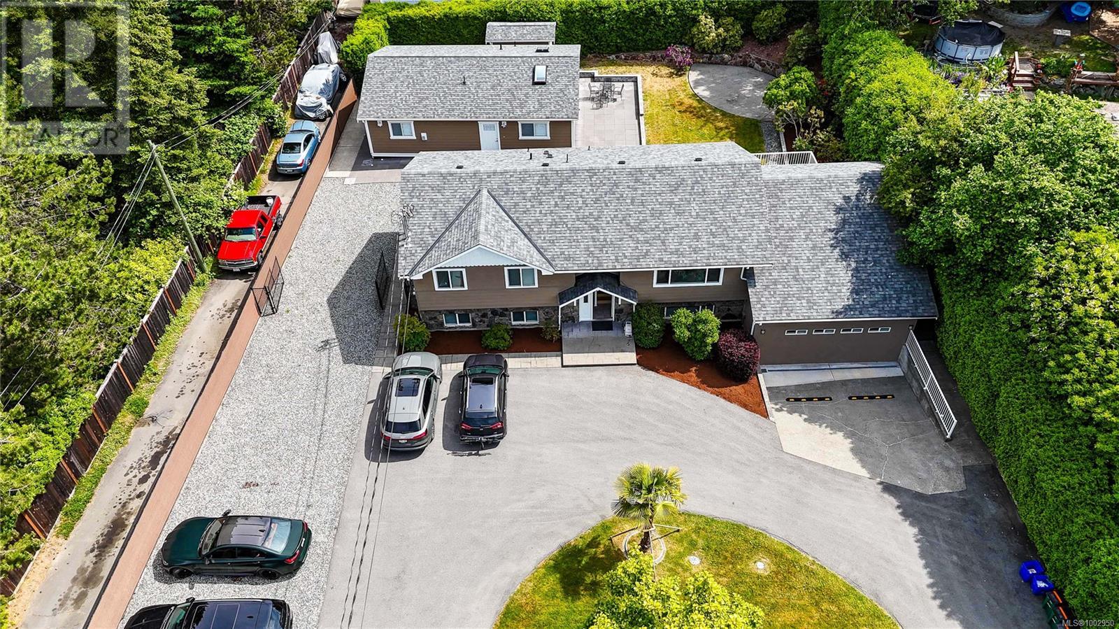 Property at 4767 Cordova Bay Rd image 2