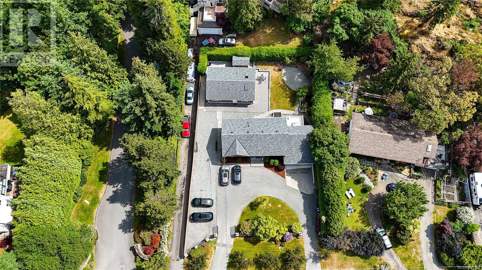 Property at 4767 Cordova Bay Rd image 3