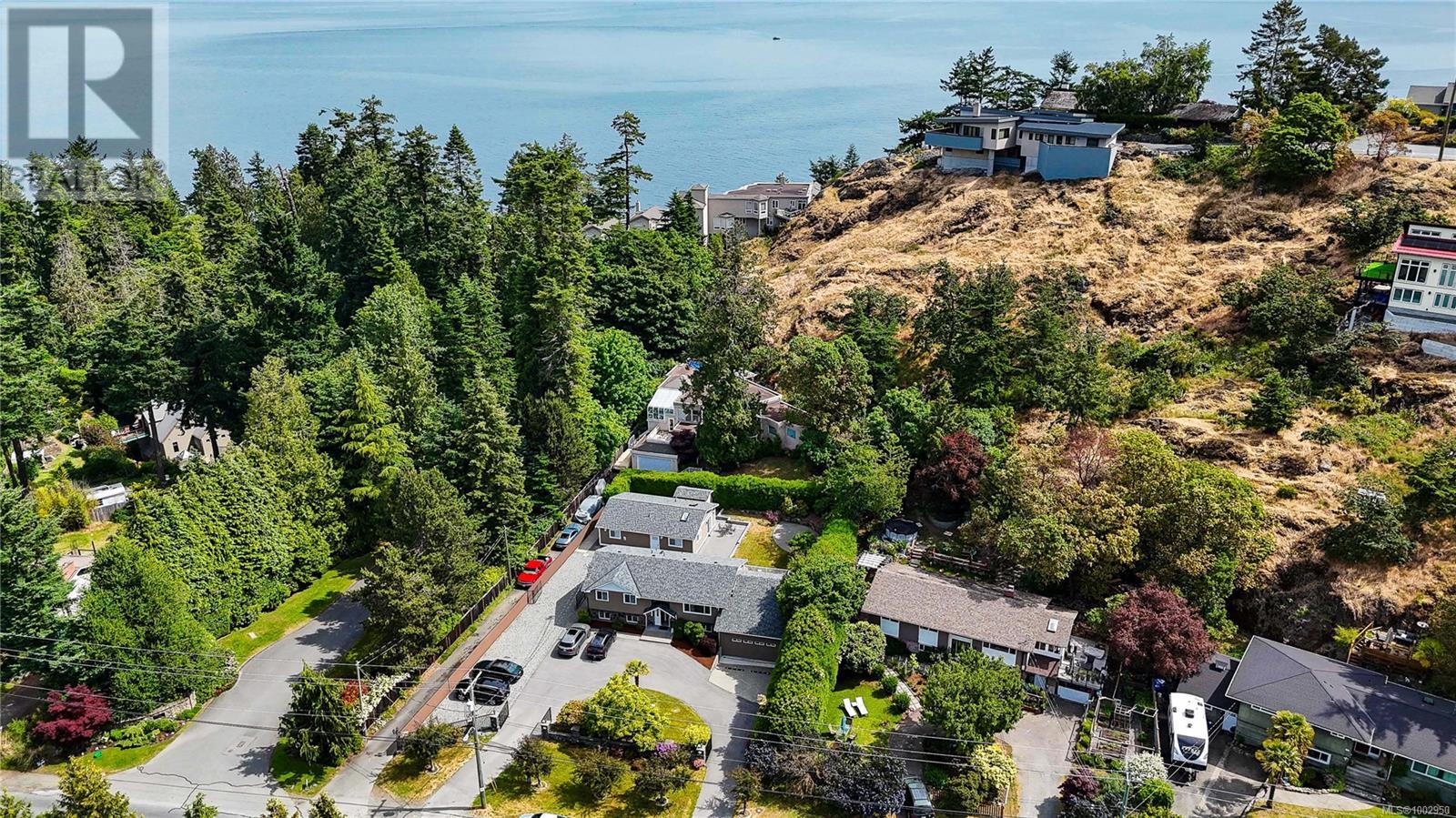 Property at 4767 Cordova Bay Rd image 4