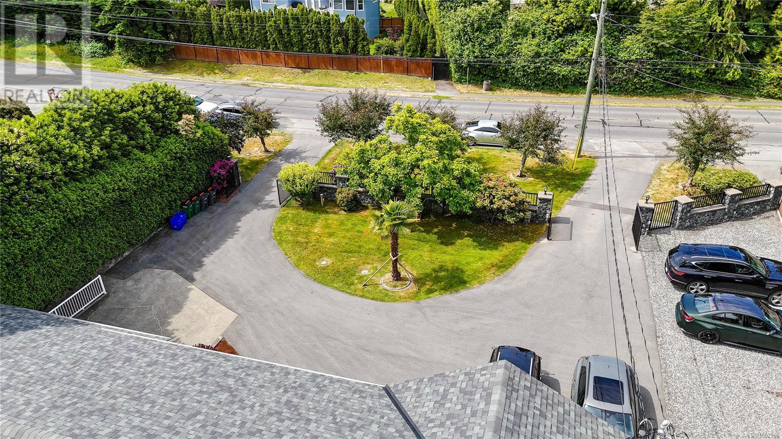 Property at 4767 Cordova Bay Rd image 5