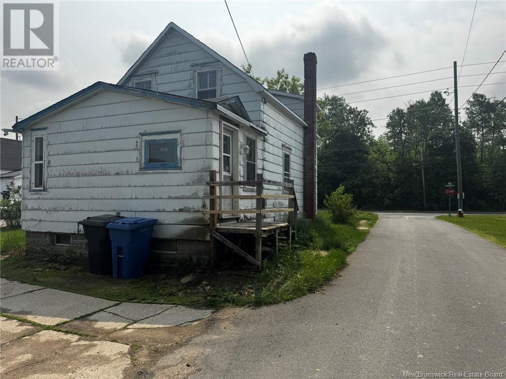 285 Wellington Street, Miramichi, New Brunswick  E1N 1N9 - Photo 1 - NB120623