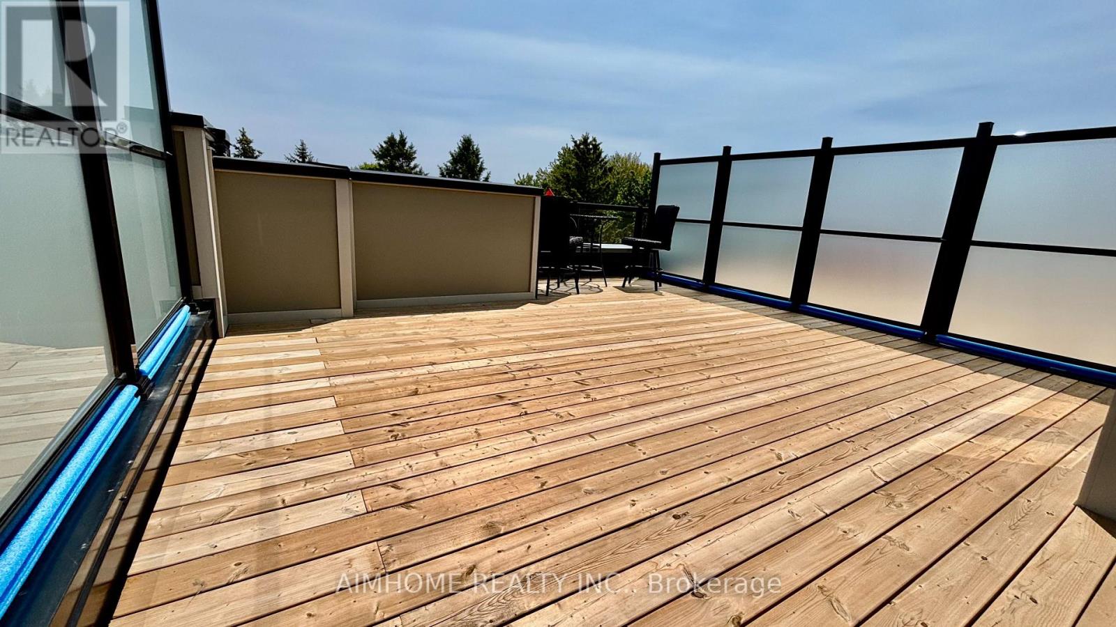 7 - 26 Lytham Green Circle, Newmarket, Ontario  L3Y 0C7 - Photo 24 - N12218594