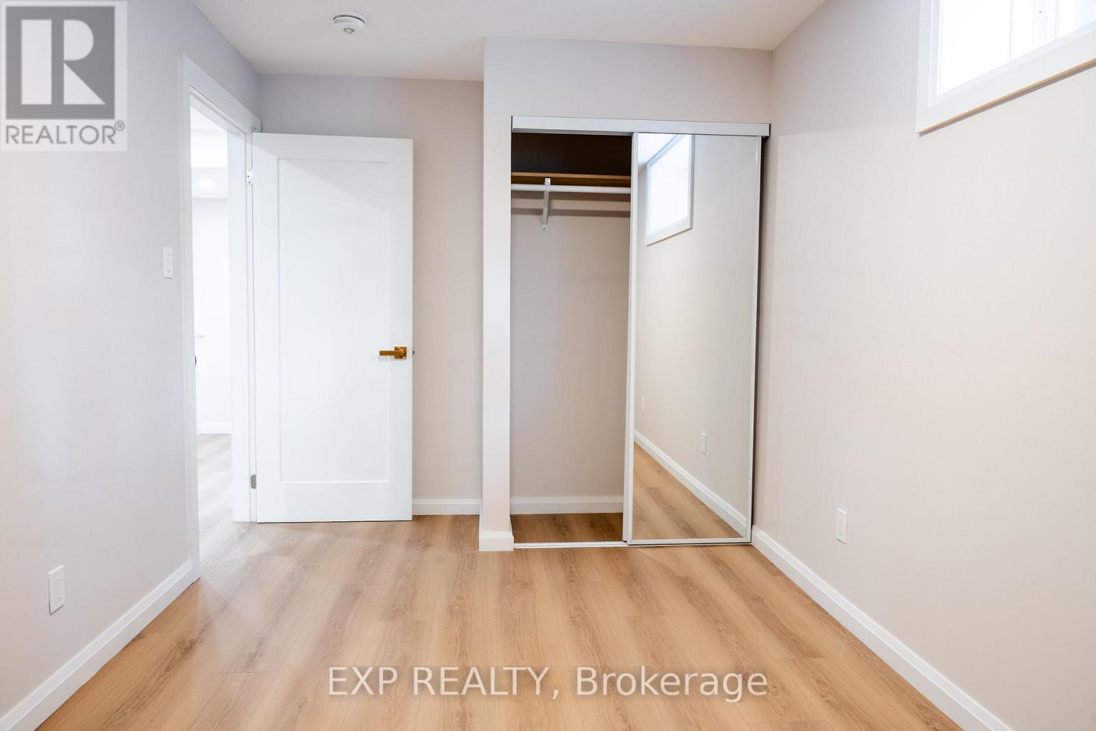 160 Bishop Drive, Barrie, Ontario  L4N 6X5 - Photo 2 - S12218580