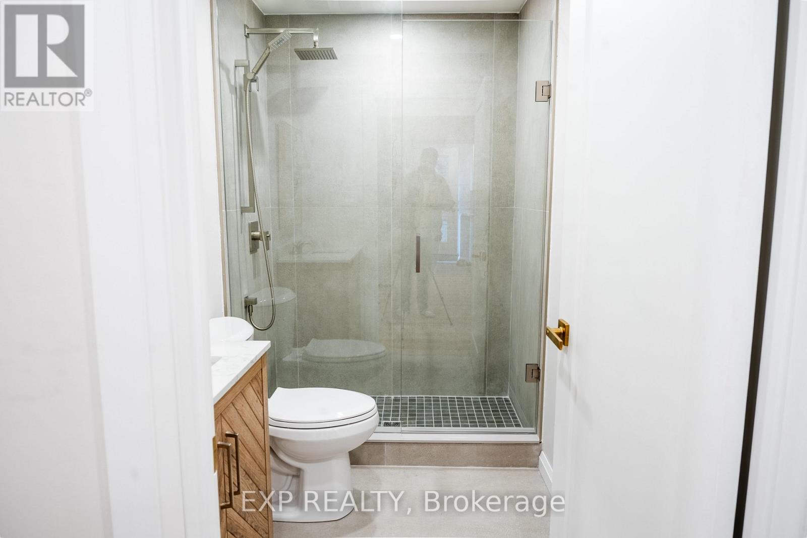 160 Bishop Drive, Barrie, Ontario  L4N 6X5 - Photo 3 - S12218580