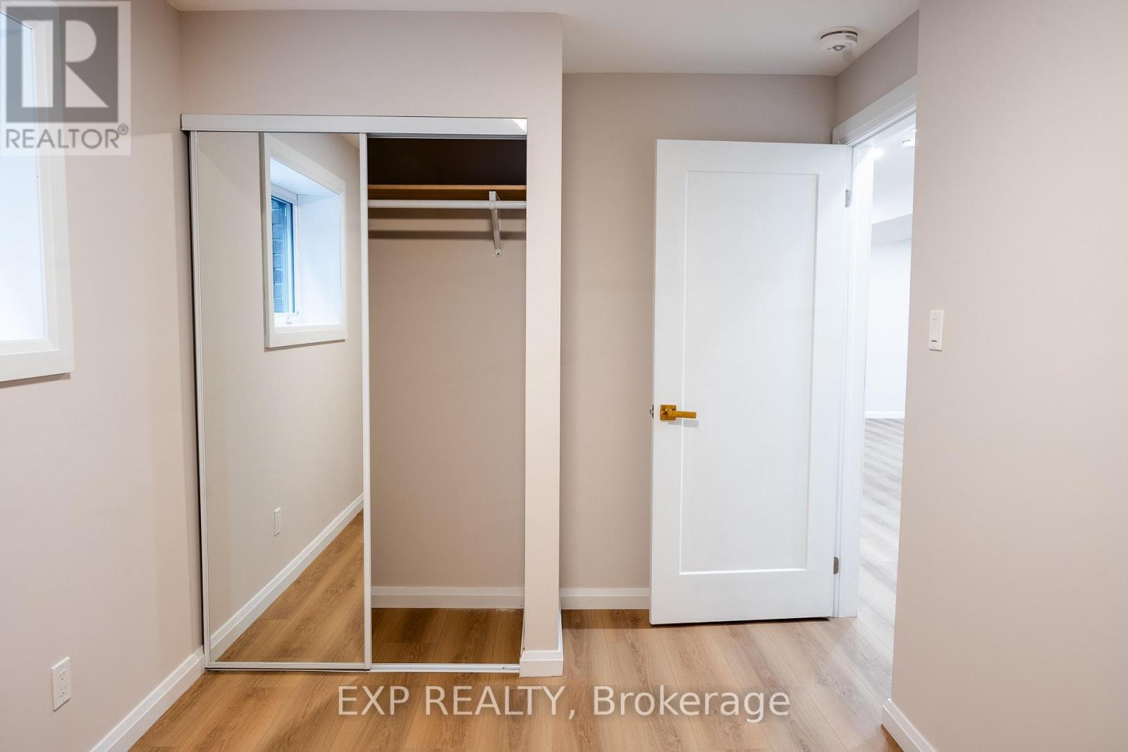 160 Bishop Drive, Barrie, Ontario  L4N 6X5 - Photo 5 - S12218580