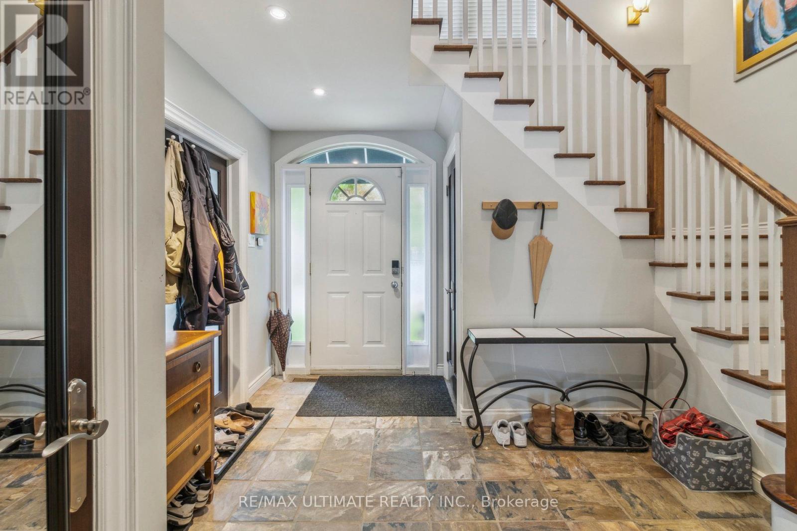 181 Bayview Heights Drive, Toronto, Ontario  M4G 2Z1 - Photo 7 - C12214942