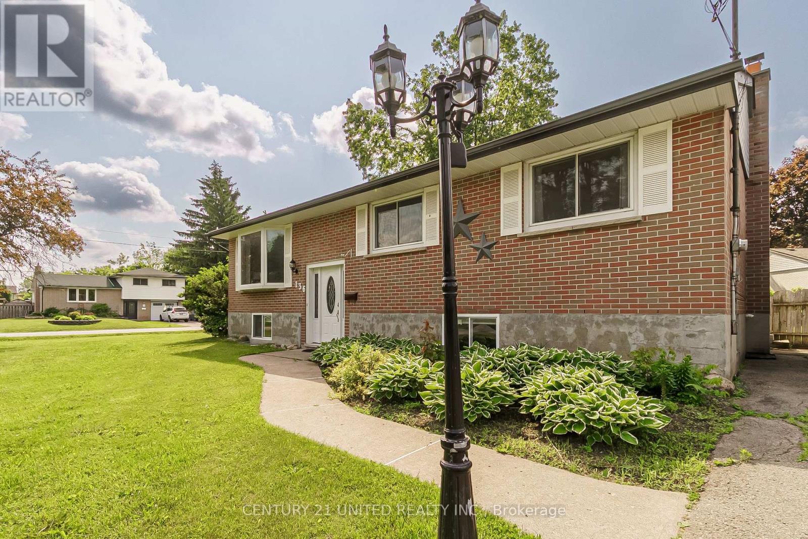 136 Parkdale Avenue, Selwyn, Ontario  K9L 1K4 - Photo 2 - X12168689