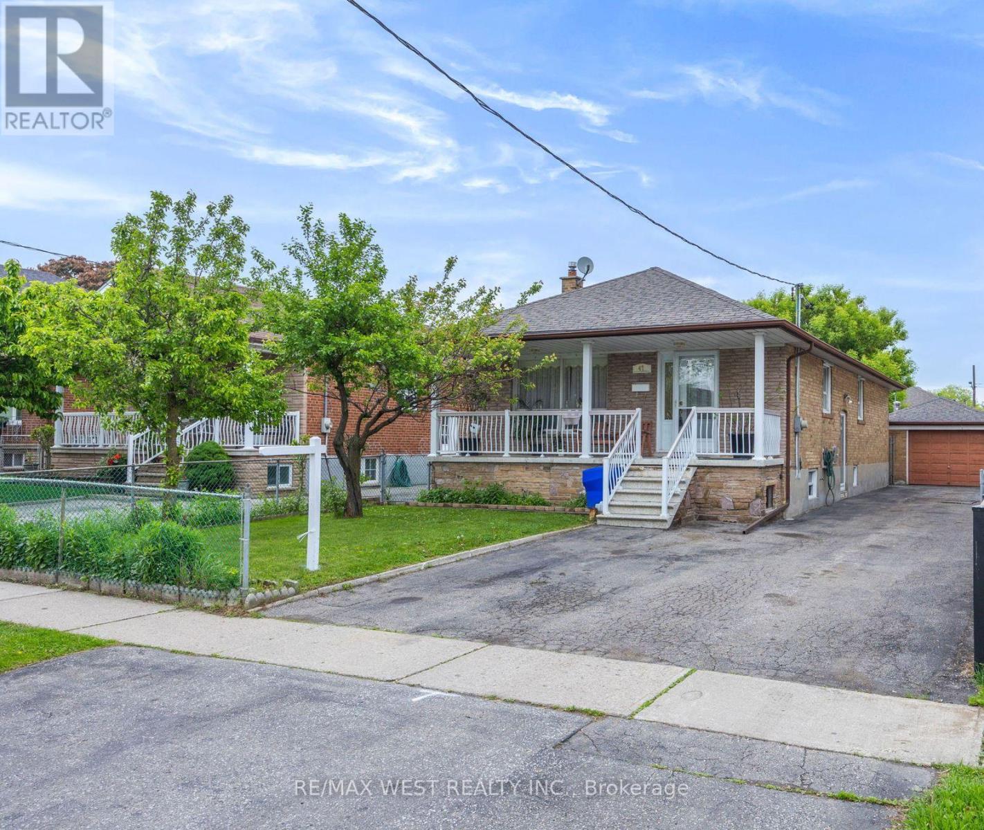 47 BRAWLEY AVENUE, Toronto, Ontario
