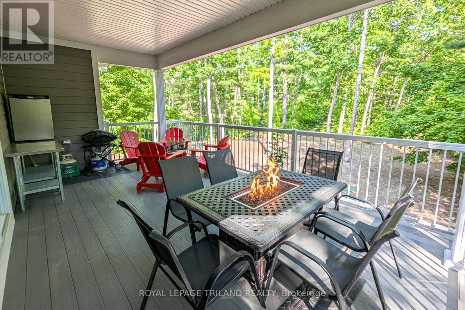 10124 Sandalwood Crescent, Lambton Shores, Ontario  N0M 1T0 - Photo 23 - X12209277