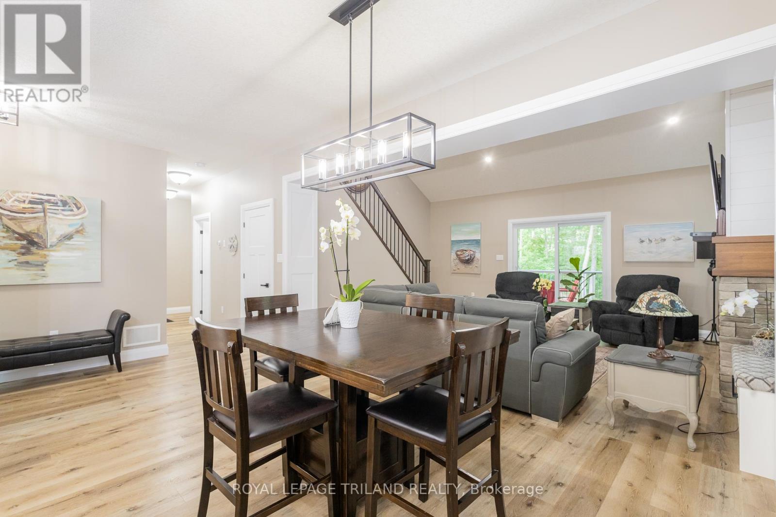 10124 Sandalwood Crescent, Lambton Shores, Ontario  N0M 1T0 - Photo 19 - X12209277