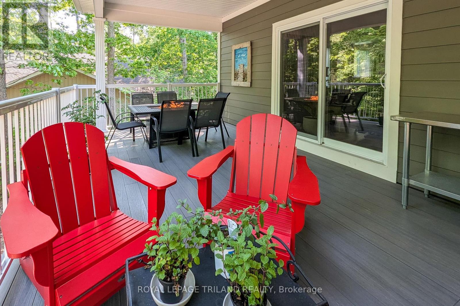 10124 Sandalwood Crescent, Lambton Shores, Ontario  N0M 1T0 - Photo 24 - X12209277