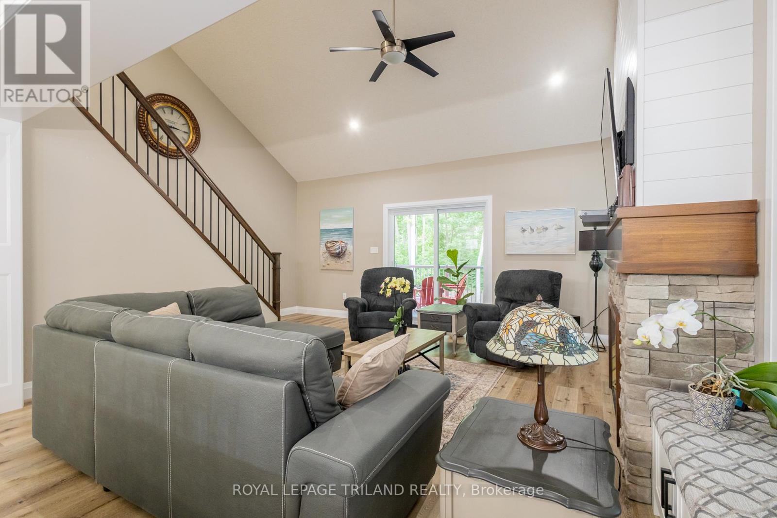 10124 Sandalwood Crescent, Lambton Shores, Ontario  N0M 1T0 - Photo 20 - X12209277
