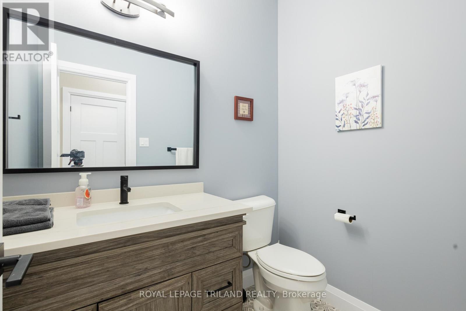 10124 Sandalwood Crescent, Lambton Shores, Ontario  N0M 1T0 - Photo 31 - X12209277