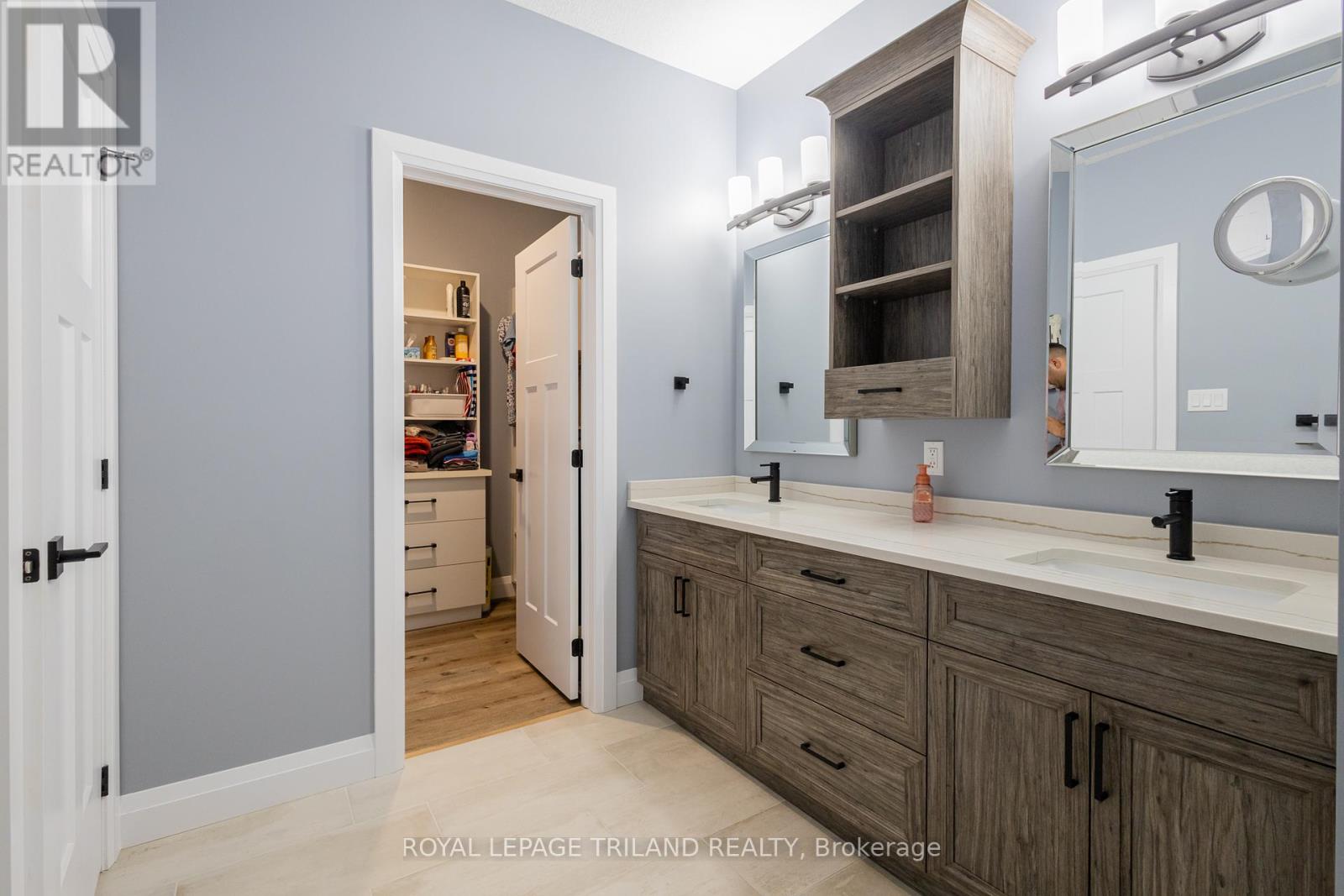 10124 Sandalwood Crescent, Lambton Shores, Ontario  N0M 1T0 - Photo 30 - X12209277