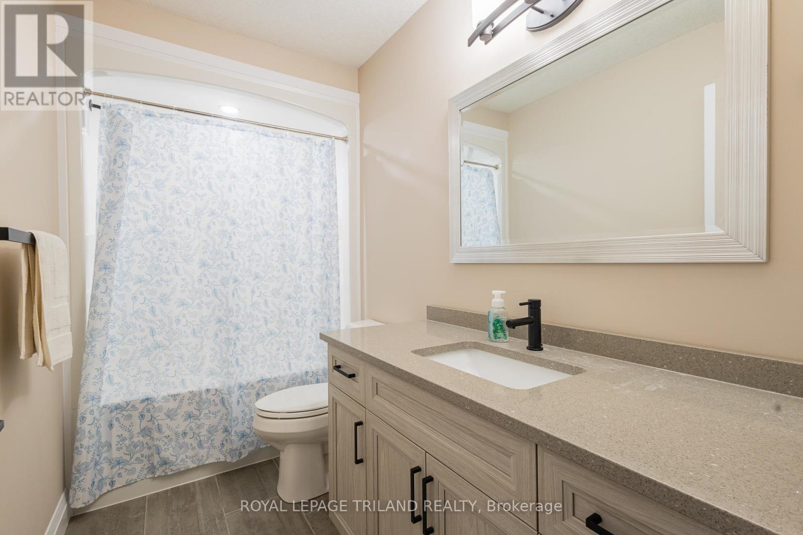 10124 Sandalwood Crescent, Lambton Shores, Ontario  N0M 1T0 - Photo 35 - X12209277
