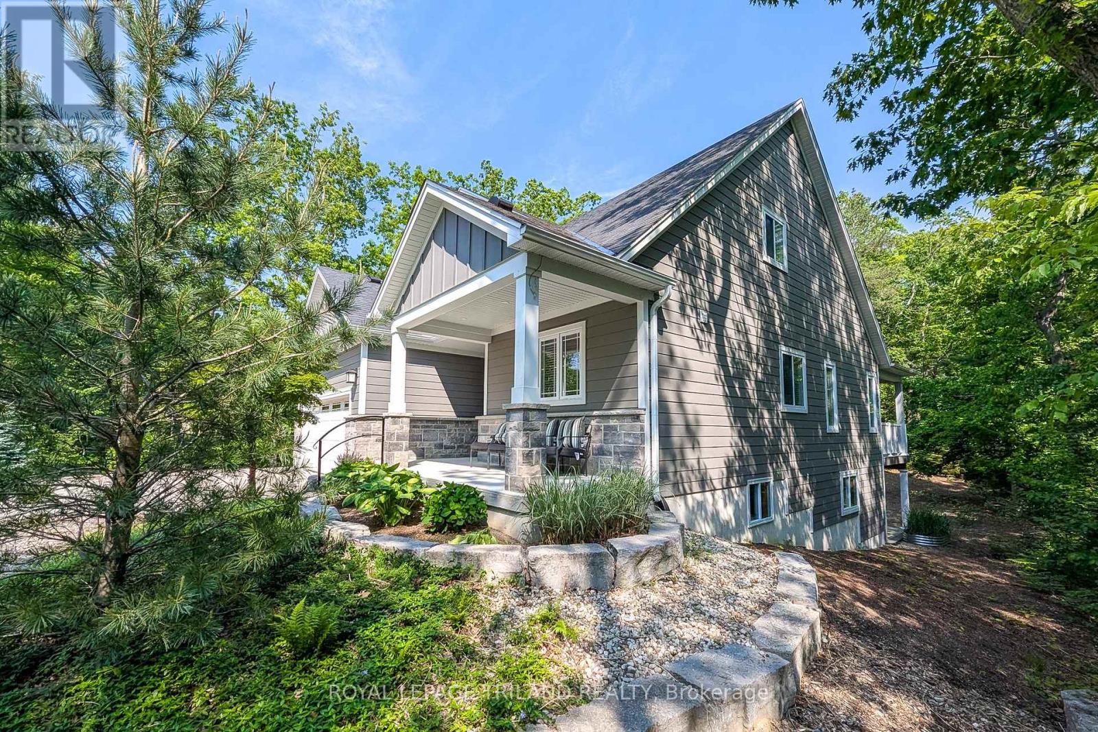 10124 Sandalwood Crescent, Lambton Shores, Ontario  N0M 1T0 - Photo 42 - X12209277