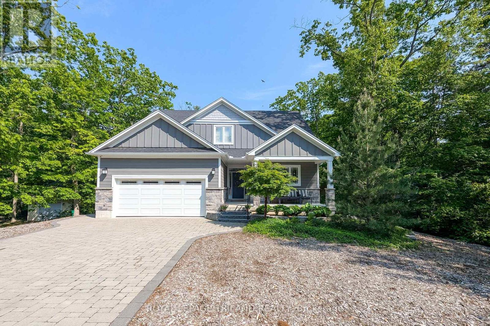 10124 Sandalwood Crescent, Lambton Shores, Ontario  N0M 1T0 - Photo 7 - X12209277