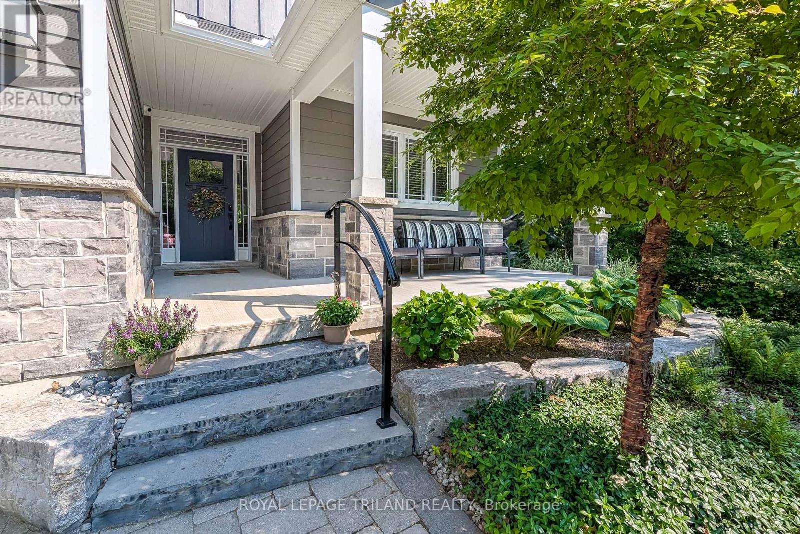 10124 Sandalwood Crescent, Lambton Shores, Ontario  N0M 1T0 - Photo 8 - X12209277