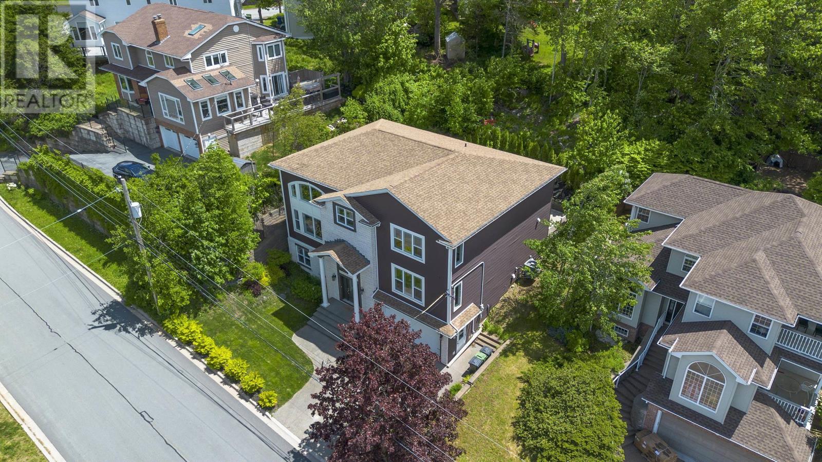 Property at 44 Admiral Cove Drive image 2