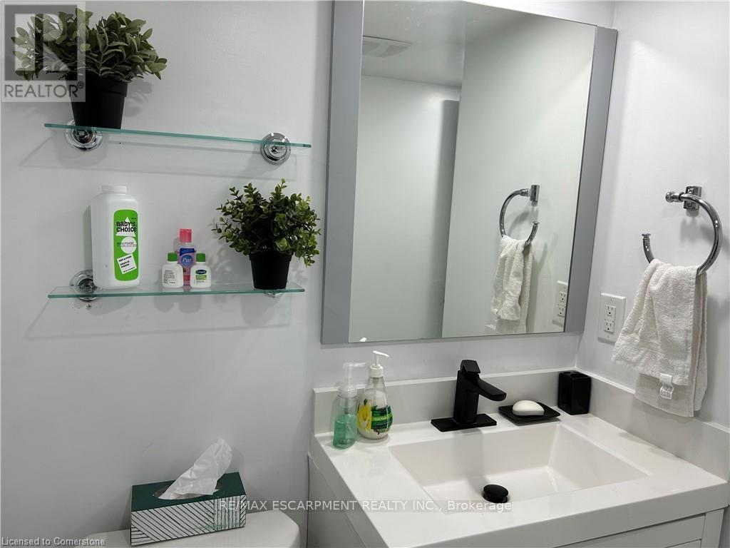 Basement Apartment - 307 Burloak Drive, Oakville, Ontario  L6L 6T6 - Photo 24 - W12218482