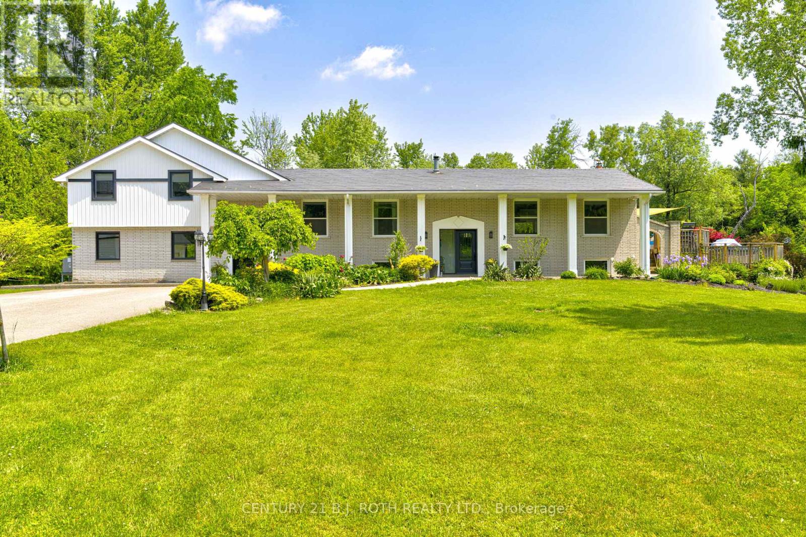 10457 Darkwood Road, Milton, Ontario  L0P 1J0 - Photo 2 - W12218491
