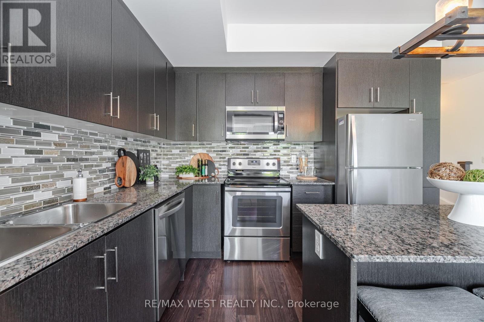 4 - 150 Long Branch Avenue, Toronto, Ontario  M8W 0A9 - Photo 10 - W12218500