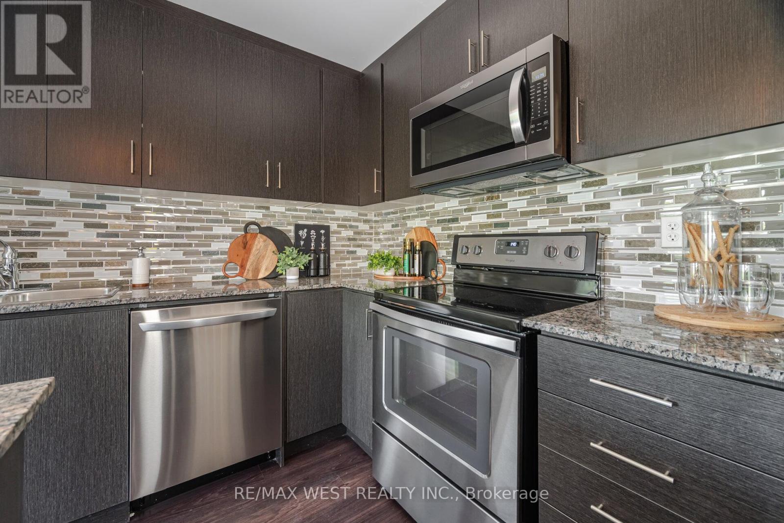 4 - 150 Long Branch Avenue, Toronto, Ontario  M8W 0A9 - Photo 11 - W12218500