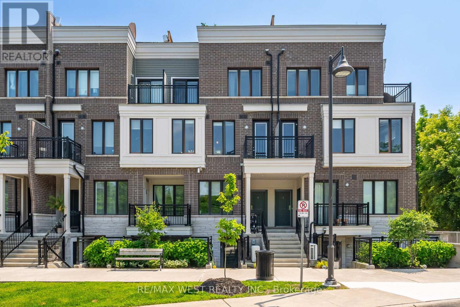 4 - 150 Long Branch Avenue, Toronto, Ontario  M8W 0A9 - Photo 2 - W12218500